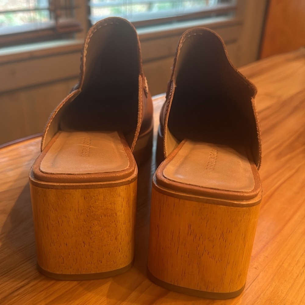 Bernardo Sophia Moc Clog with wood block heel Size 10 Honey brown leather - Picture 7 of 14